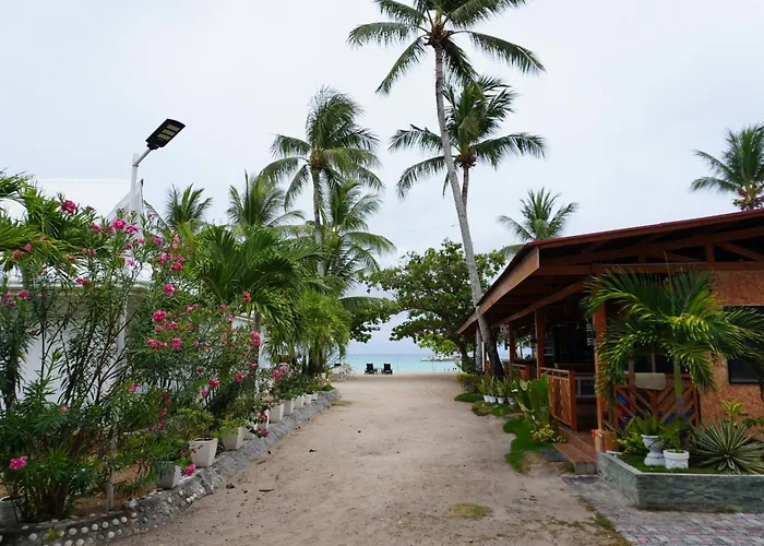 Costa Liz Island Hotel Pooc