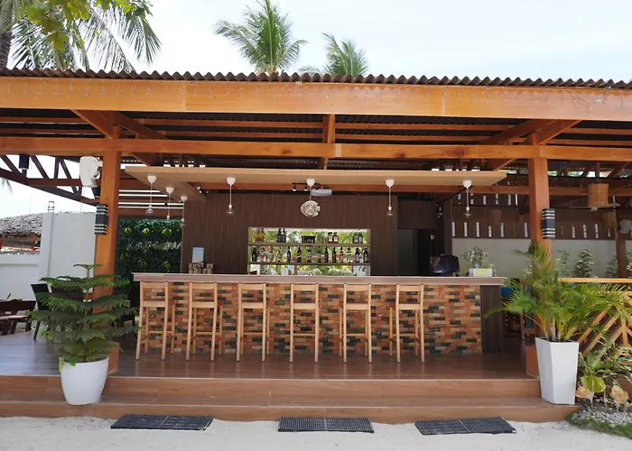 Costa Liz Island Hotel Pooc
